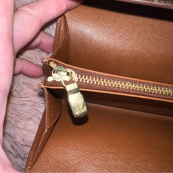 LOUIS VUITTON Sarah Wallet - Picture 5 of 13